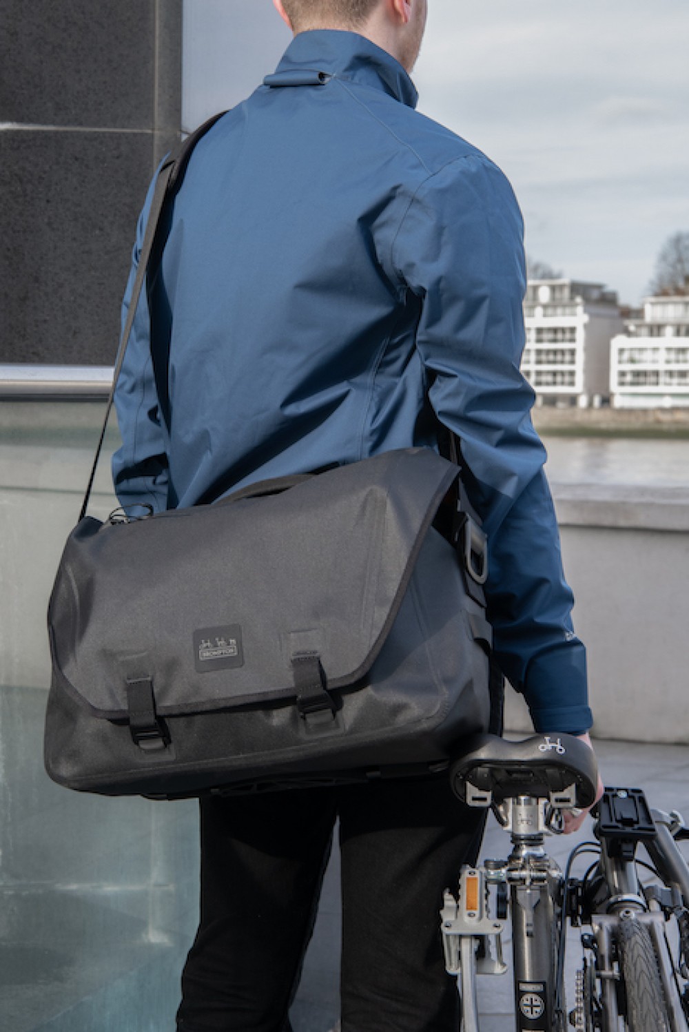 Brompton Metro Waterproof L Messenger Bag includes cover and frame Black -  J.C. Lind Bike Co.